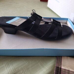 comfort plus womens sandals size 8   new in box